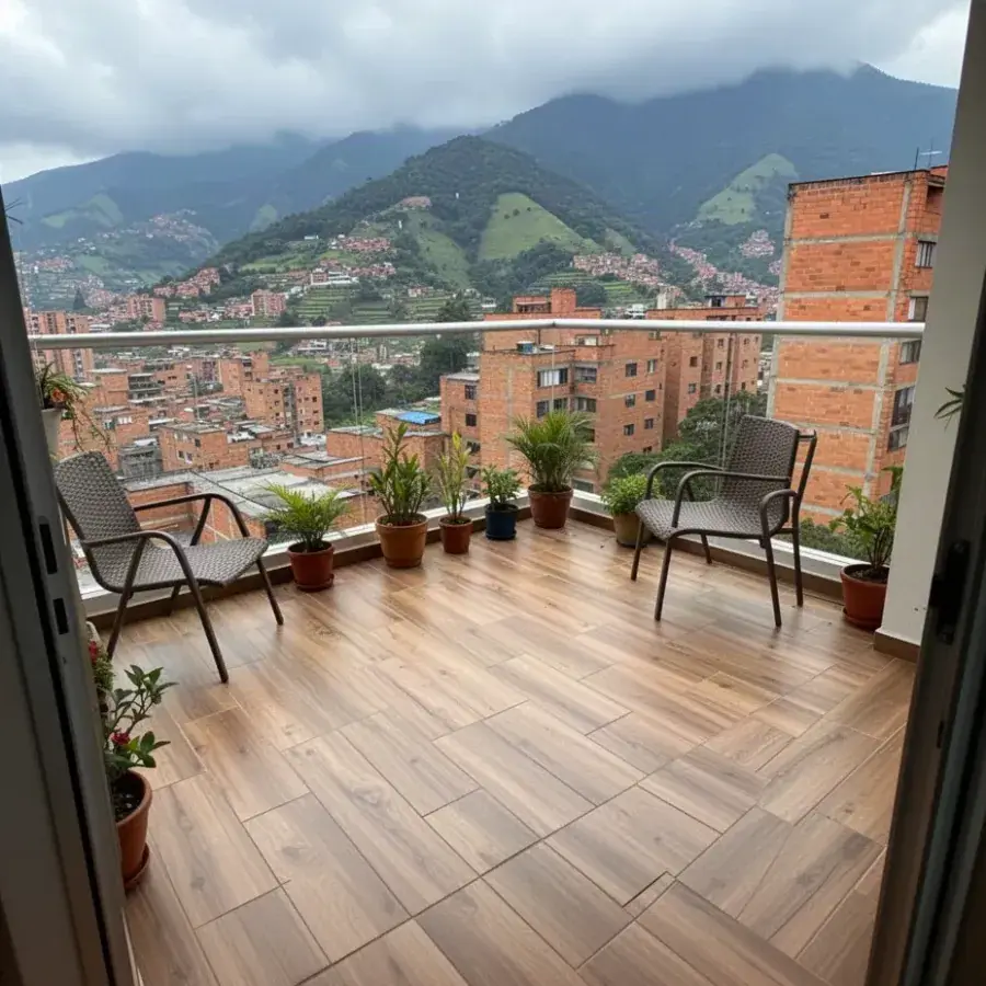 Porcelanato tipo madera en balcón con vista a montañas